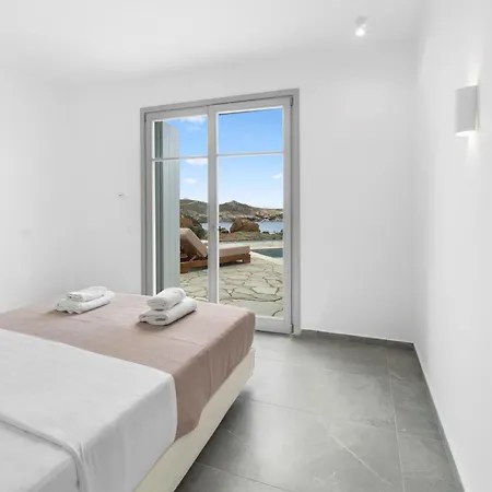 Beachfront Seahorse With Private Pool By Explore * Ándros